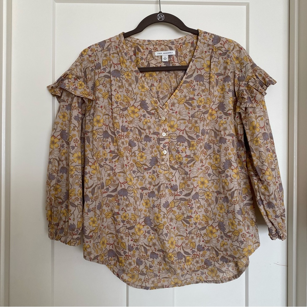 💙 Free Assembly Floral Blouse Small